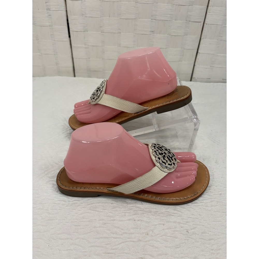 Brighton Alice white leather thong sandals silver Ferrara medalion womens 8.5